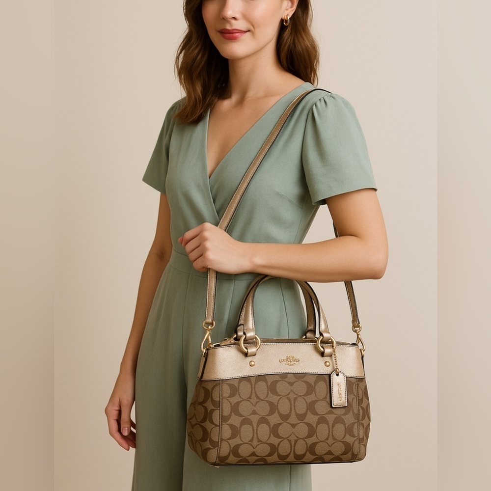 “👜 COACH Metallic Gold Signature Bag ✨ Luxury Chic & Classic Style 💫”‎